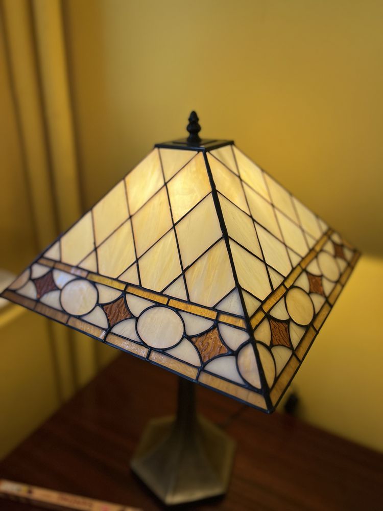 Lampa witrażowa stojąca