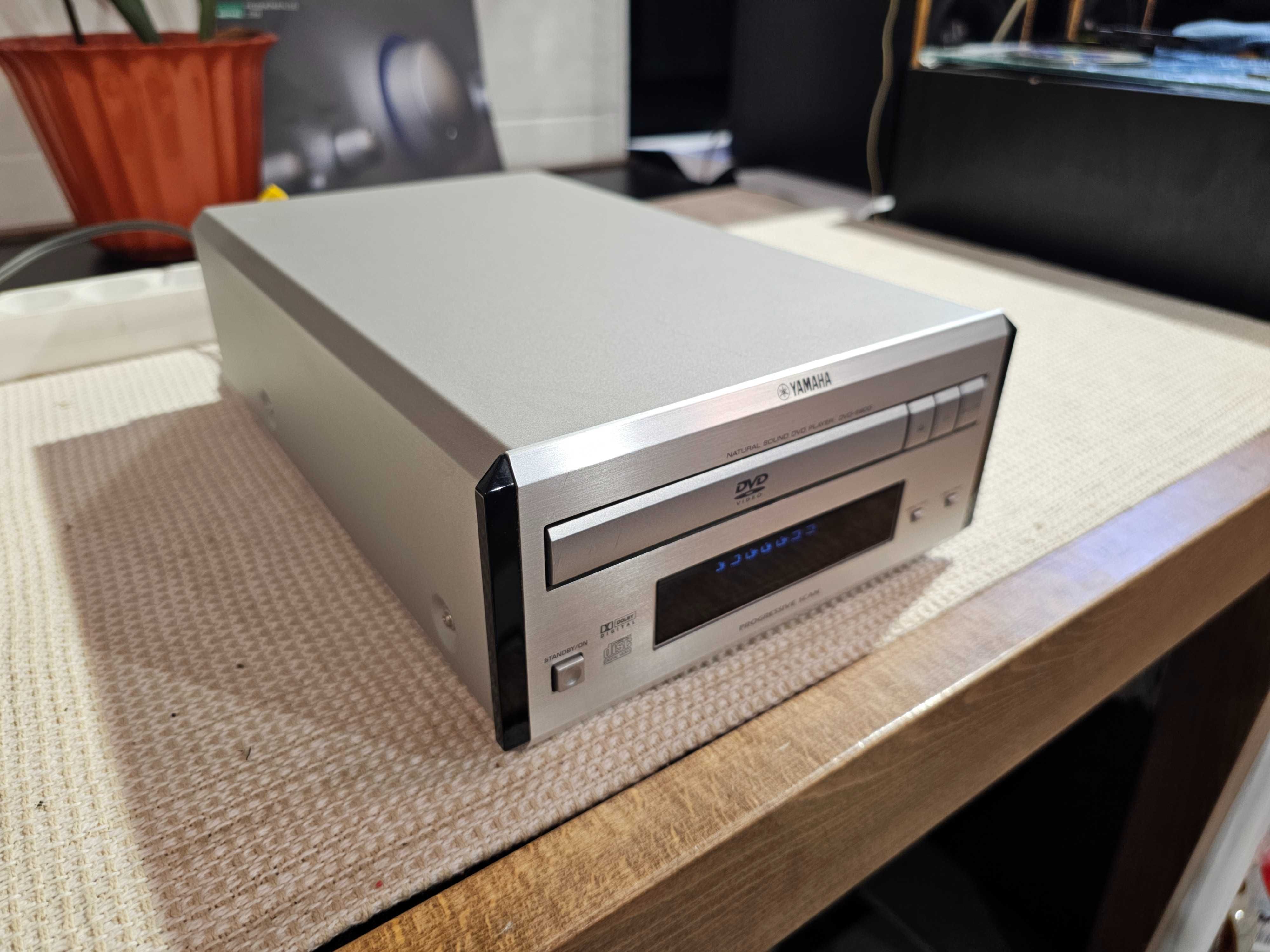 Програвач Yamaha DVD-E600 PianoCraft
