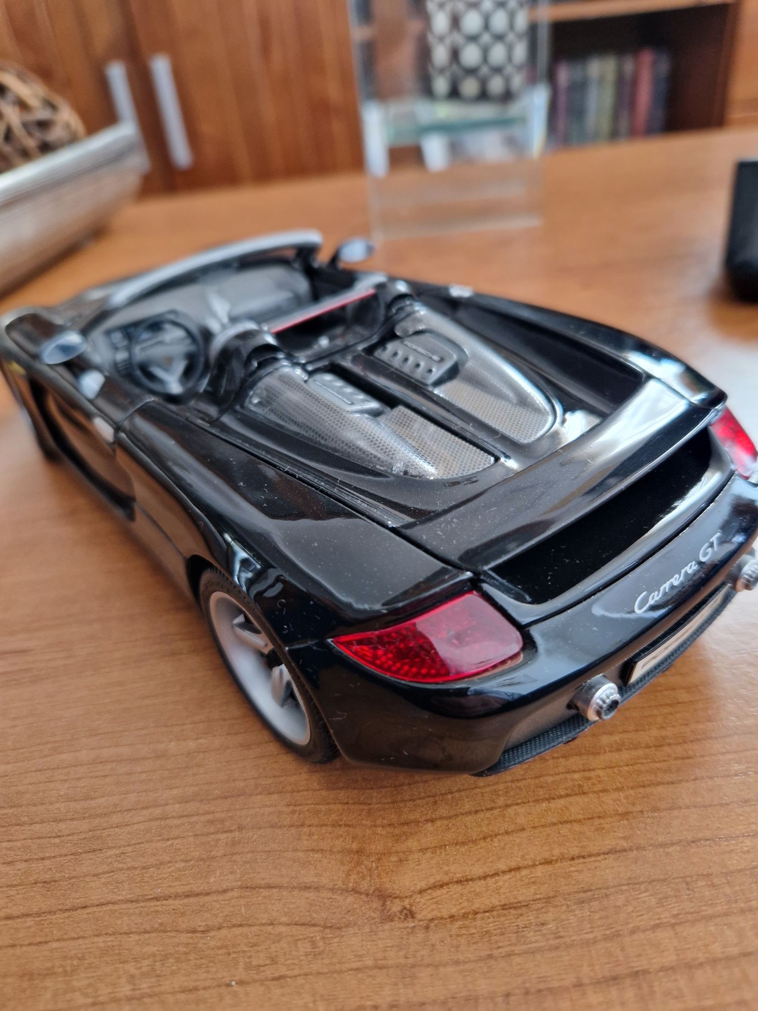 Porsche Carrera GT escala 1/18