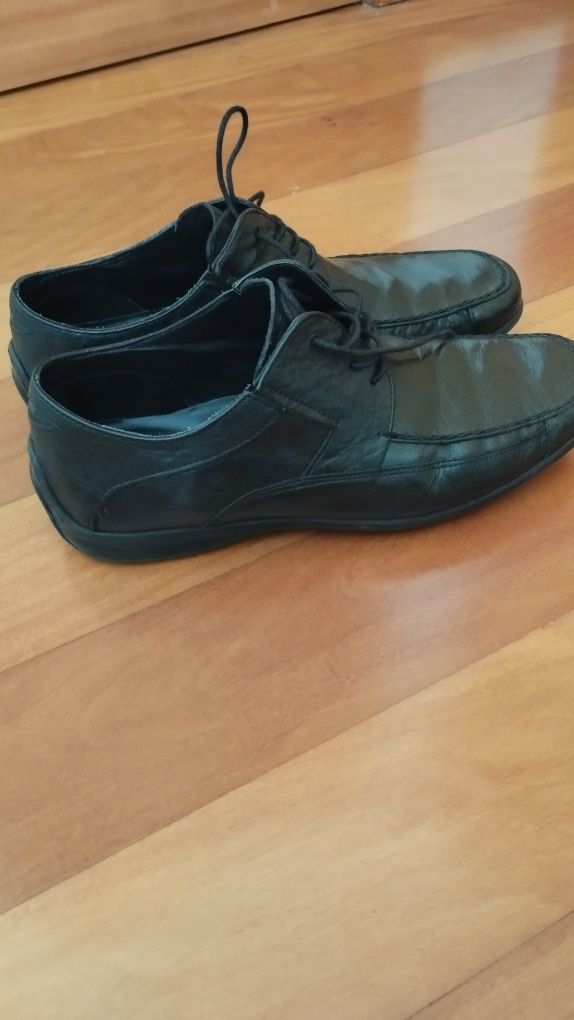 Sapatos como novos e sapatilha