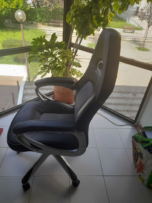 Móvel de escritório, Mesa redonda de reuniões, Cadeira de escritório