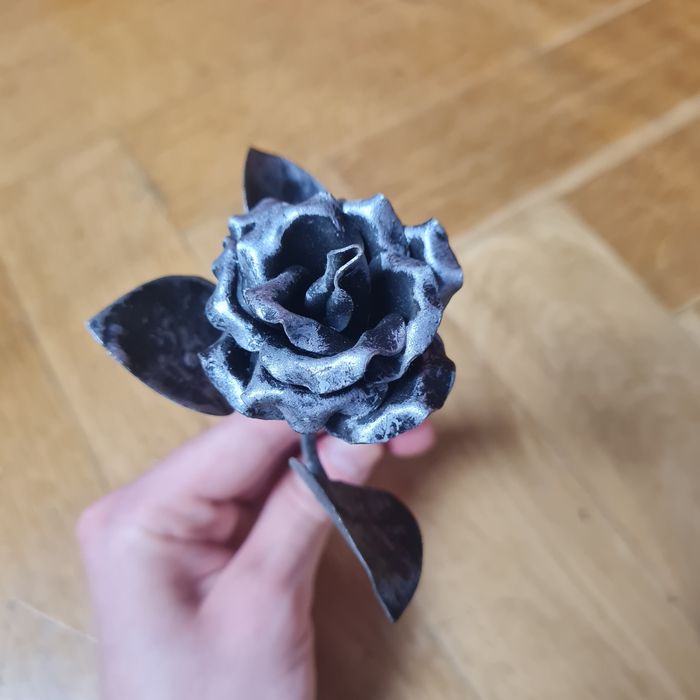 Róża metalowa, ozdobna