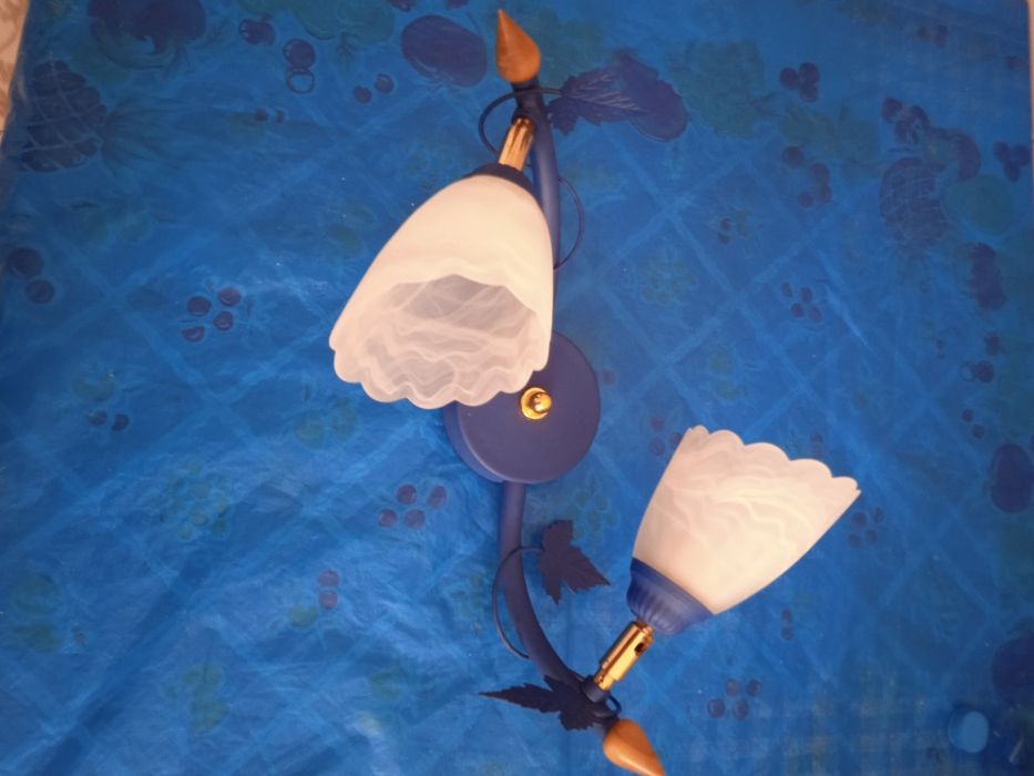 Lampa oświetleniowa ścienno-sufitowa z 2 kloszami mlecznymi