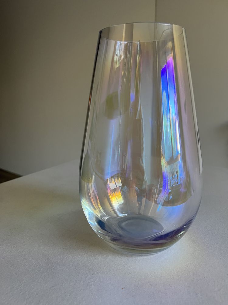 Скляна ваза для квітів