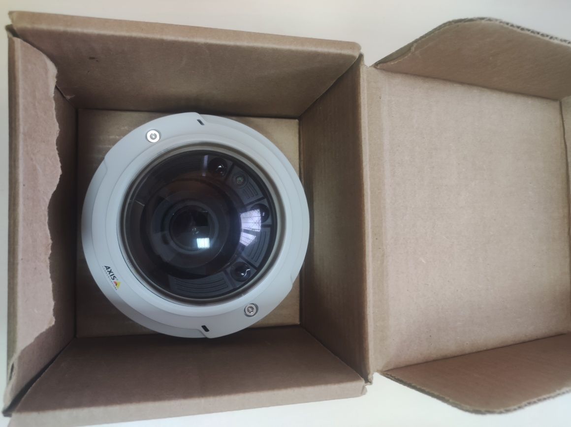 Комплект IP видеокамера Axis P3374 LV + 4-портовый Гбит инжектор