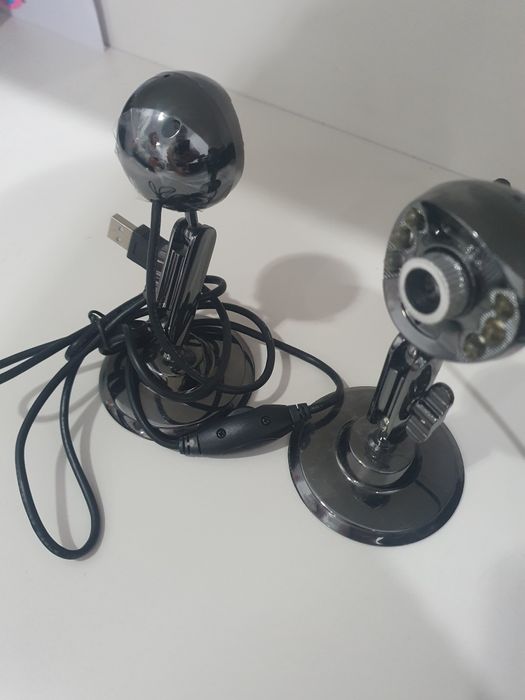 Câmaras Web USB com luz e foco manual