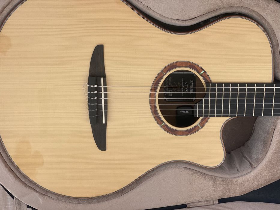 Guitarra Yamaha NTX 5