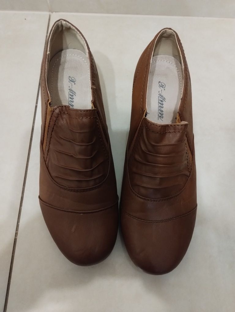 Buty półbuty czółenka rozmiar 40