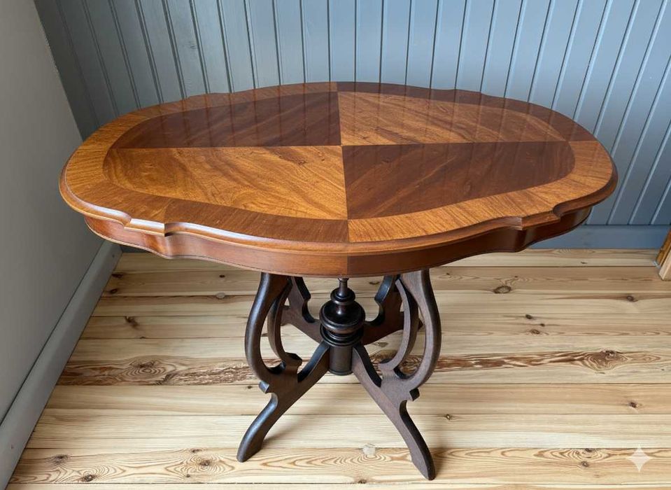 Owalny przedwojenny stolik do renowacji