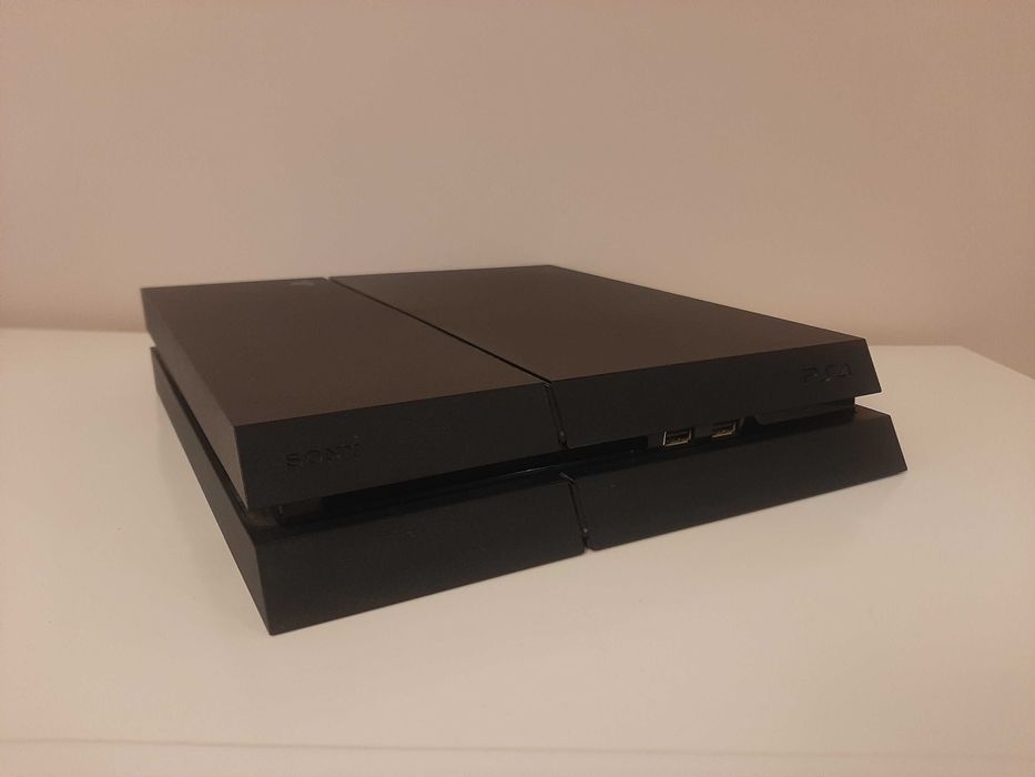 PlayStation 4 | 500 Gb |  como nova + 15 jogos + Cabo HDMI