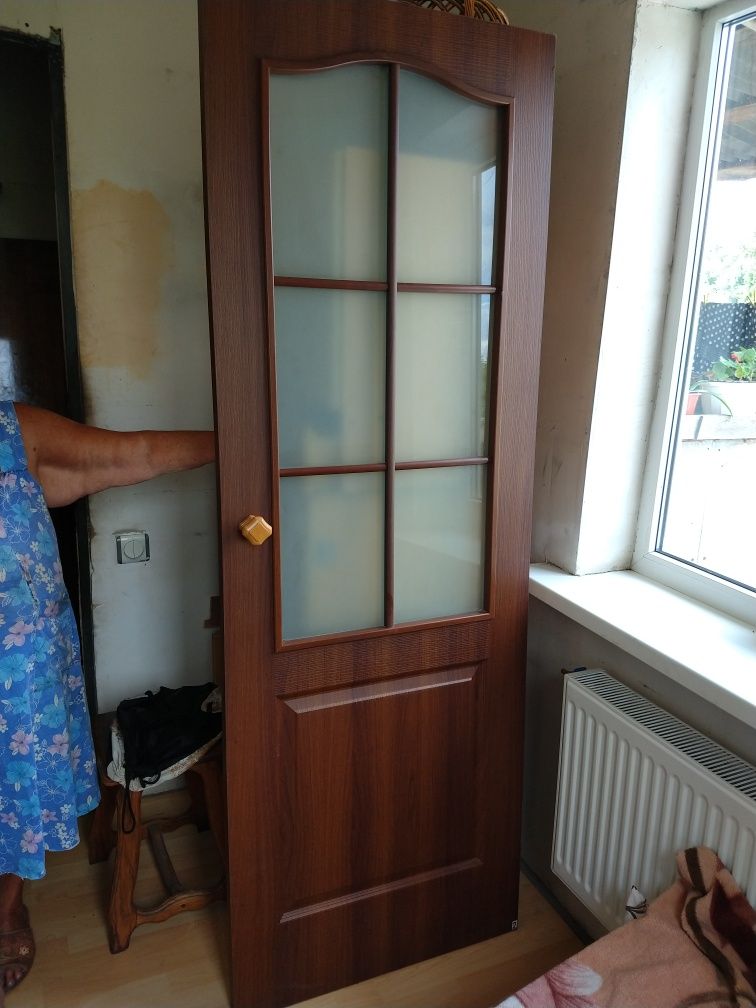 Дверь межкомнатная стекло 70 на 200 см.
