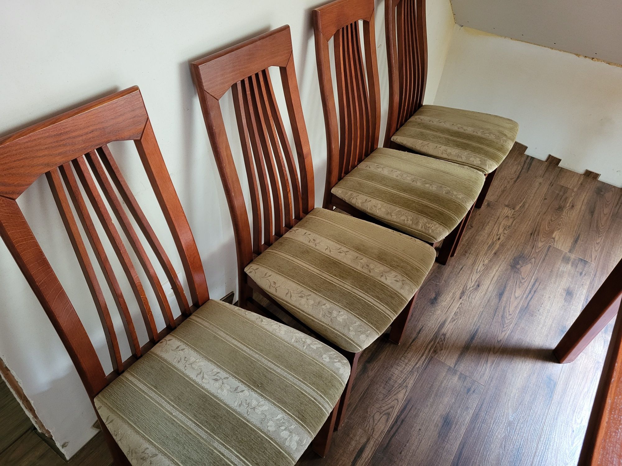 Stół drewniany i 4 krzesła