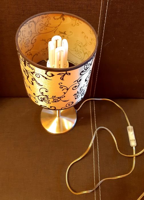 Lampka na stolik