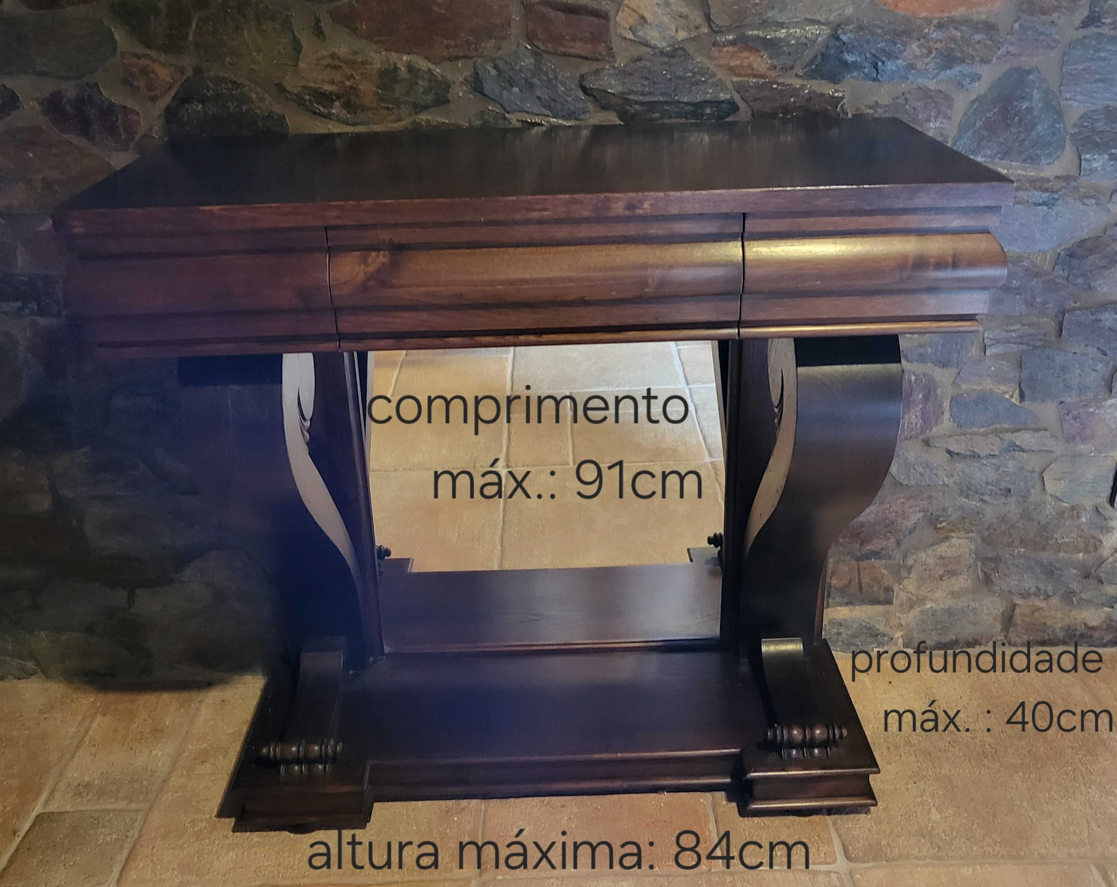 Tremó/Mesa/com espelho e gavetas