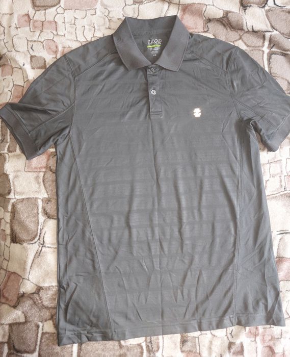 Нова футбока IZOD fit    Розмір Л