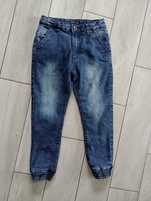 Spodnie jeansowe joggery Reserved