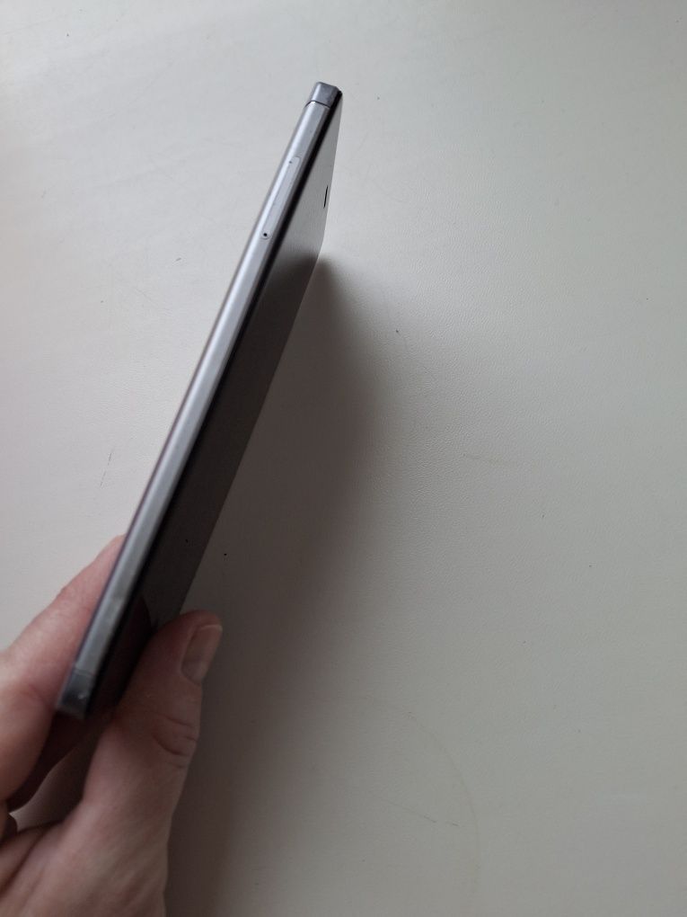 Xiaomi Redmi 4X 3/16GB Grey з  чохлом ,  цілий ,  працює бу