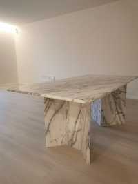 Mesa em pedra marmore natural