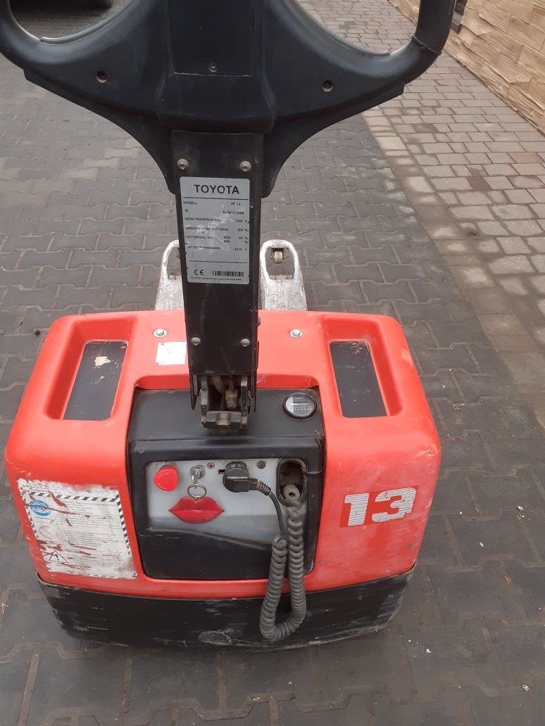 Paleciak elektryczny toyota