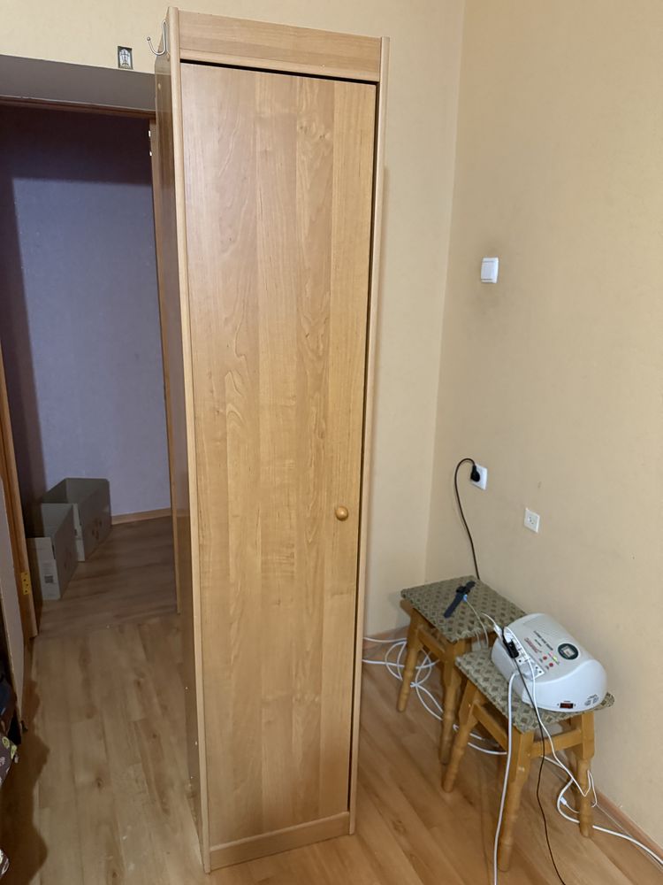 Продам стол, шкафы, шкаф купе, много техники и мебели