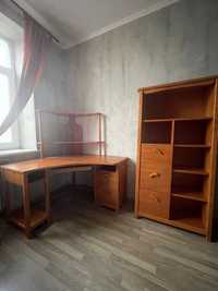 Письменный стол и этажерка
