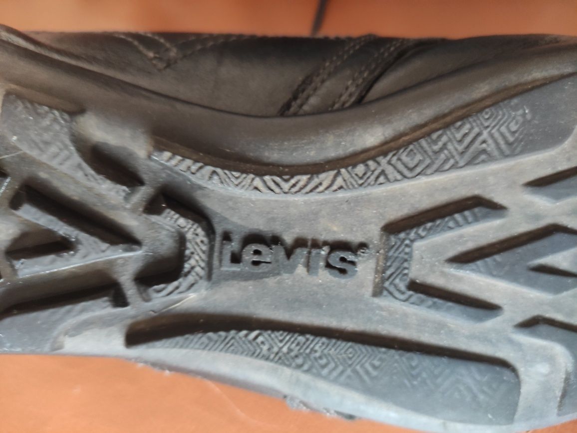 Buty skórzane Levi's 43