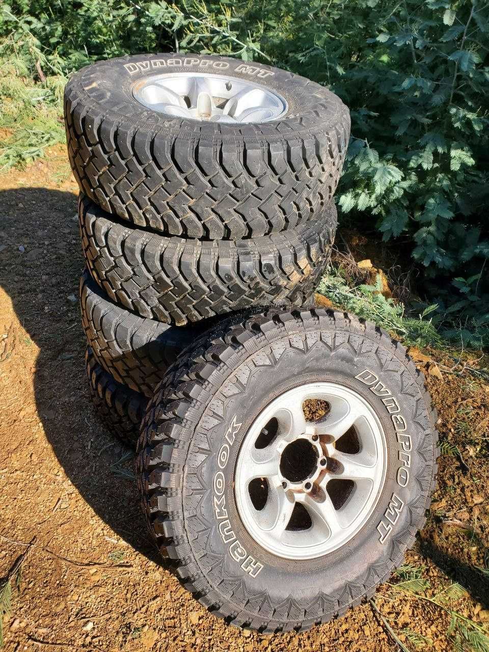 Hankook DynaPro MT 15 com jantes Mitsubishi