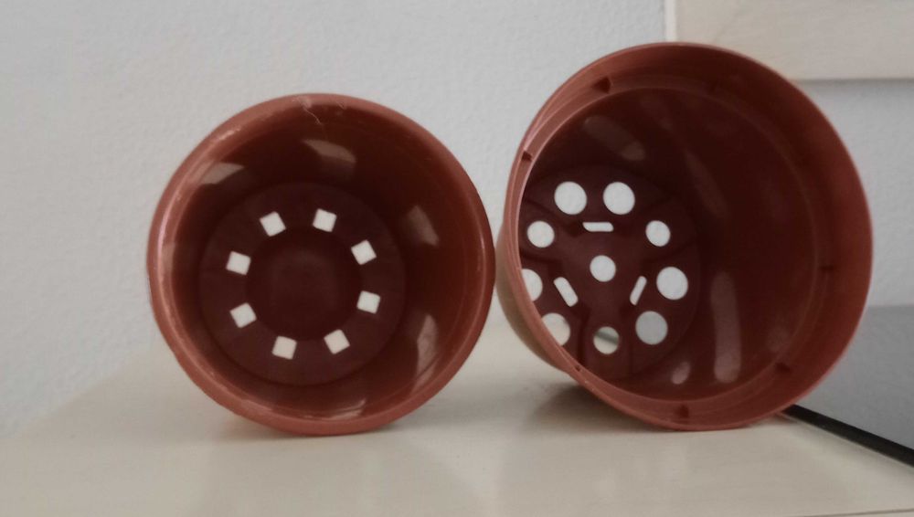 Conjunto  4 Vasos para Sementes e Plantas,  normais, plástico - Novos