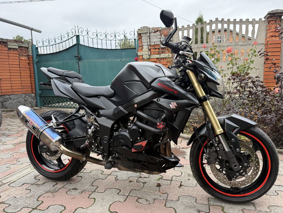 Suzuki GSR750 yoshimura