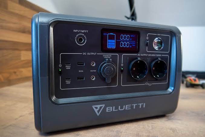 Зарядна станція Bluetti Power EB70 / 1000 Вт / 716 Вт⋅год / LiFePO4