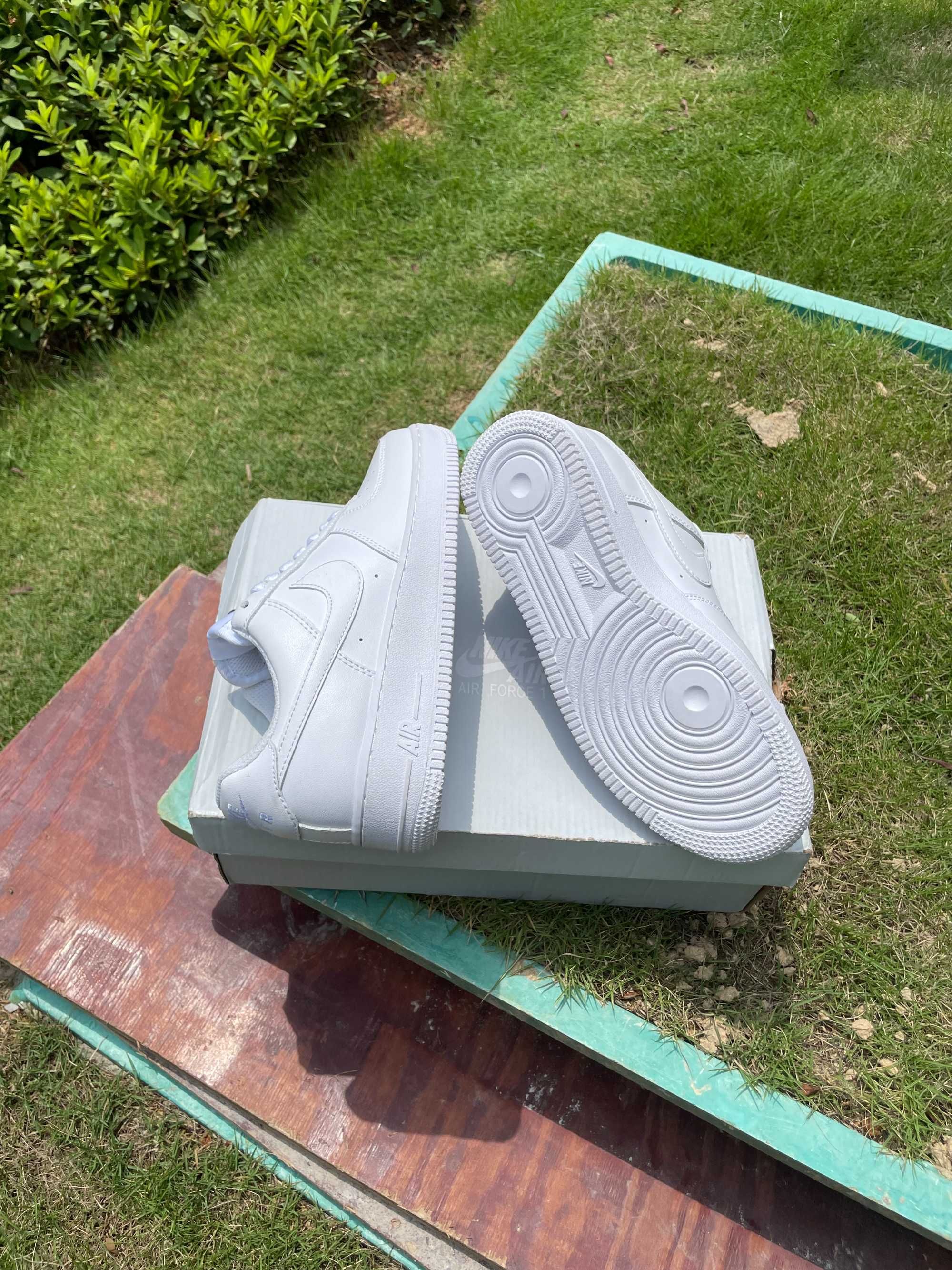 NikeAirForceOneLowR. 44