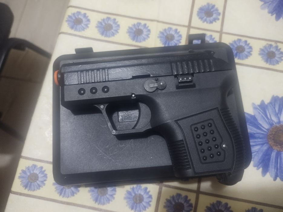 Іграшковий пістолет