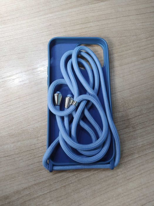 Etui Iphone 13 Pro Max ze sznurkiem