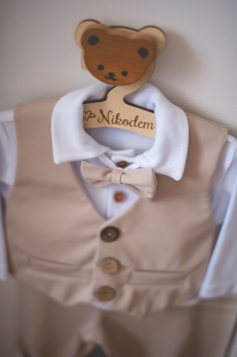 Sprzedam garniturek do chrztu 68