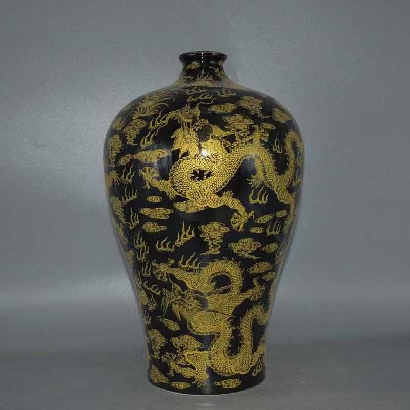 Vaso de ameixa com padrão de dragão, período Kangxi, Dinastia Qing