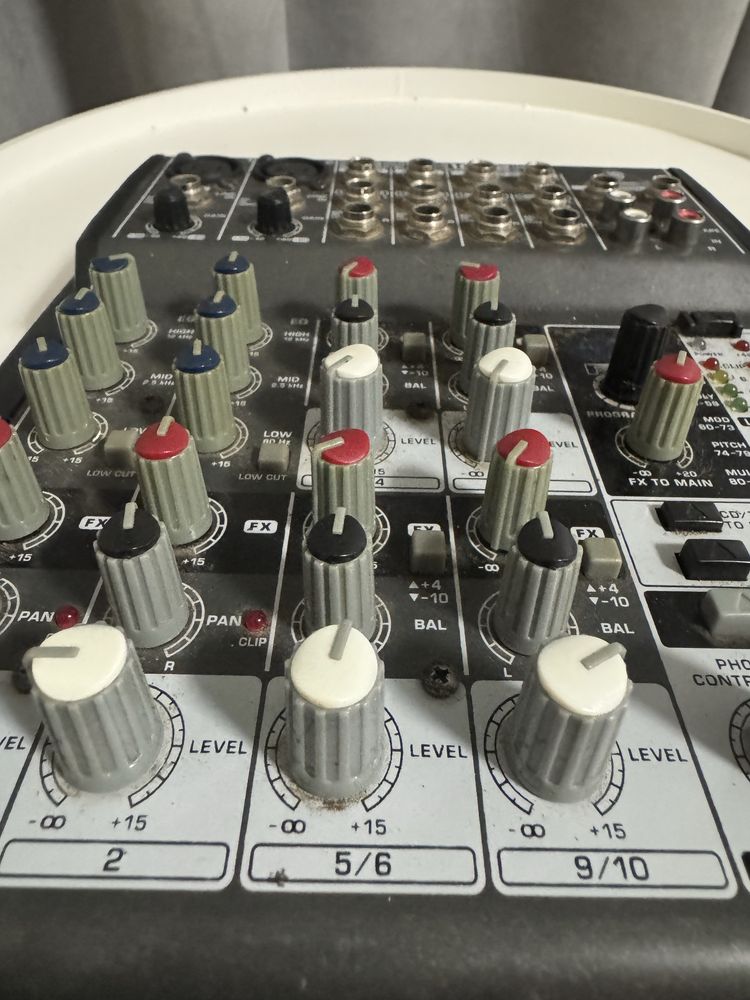 Behringer Xenyx 1002FX — мікшер з ефектами
