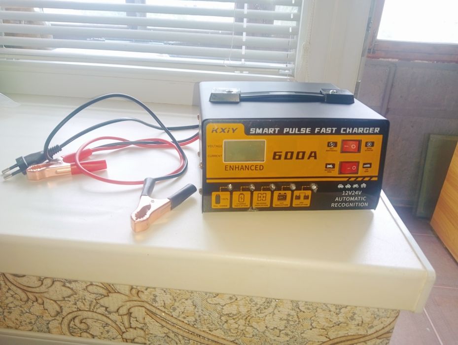 Импульсное автоматическое зарядное устройство 12/24 V. (600A) KXiY.