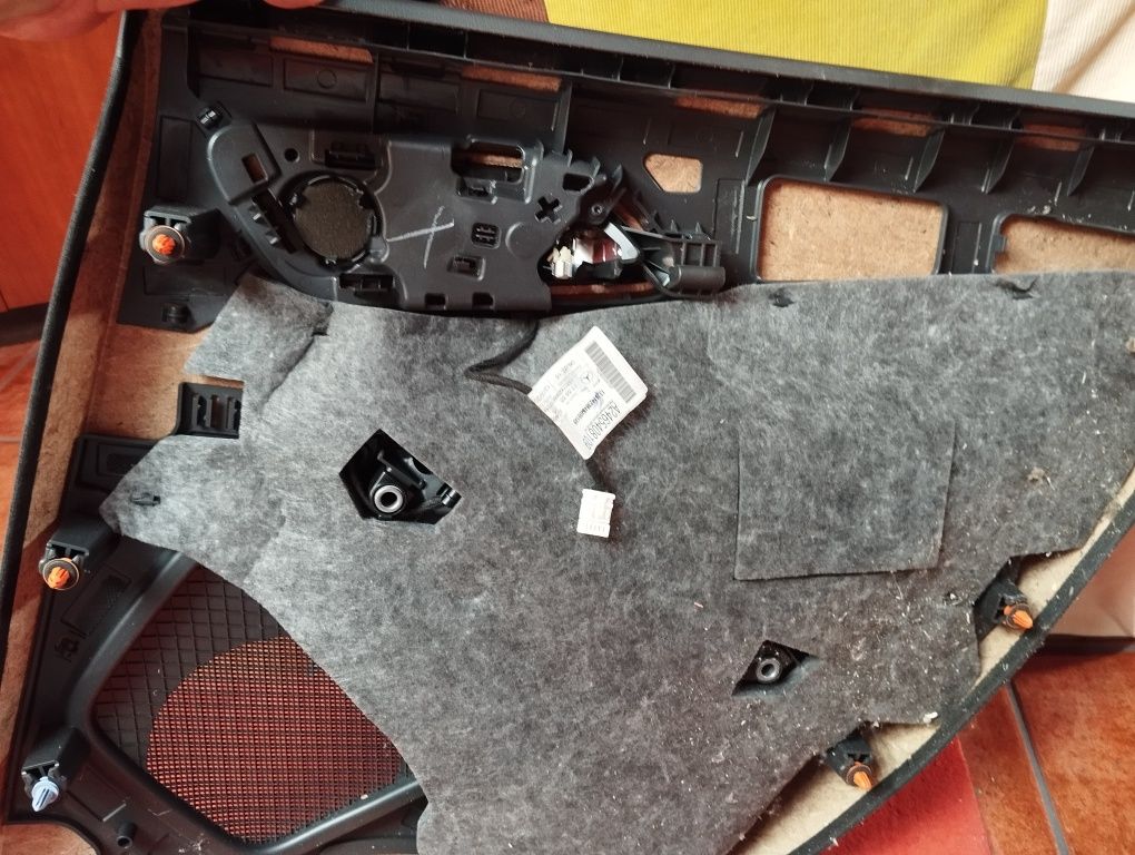 Quartela porta trás esquerda Mercedes GLA