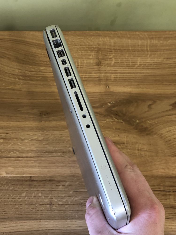 Ноутбук Apple Macbook Pro A1286 core i7 ОЗУ 4гб з Німеччини