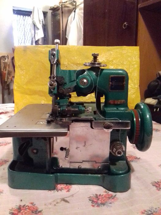 Оверлок, трехниточный