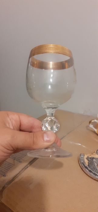 Duży pozłacany kieliszek