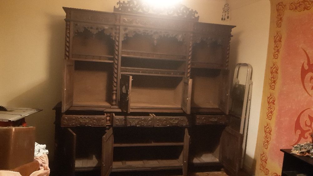 Móvel artesanal em bom estado , com 2 metros de largura e 2 ,17 de alt