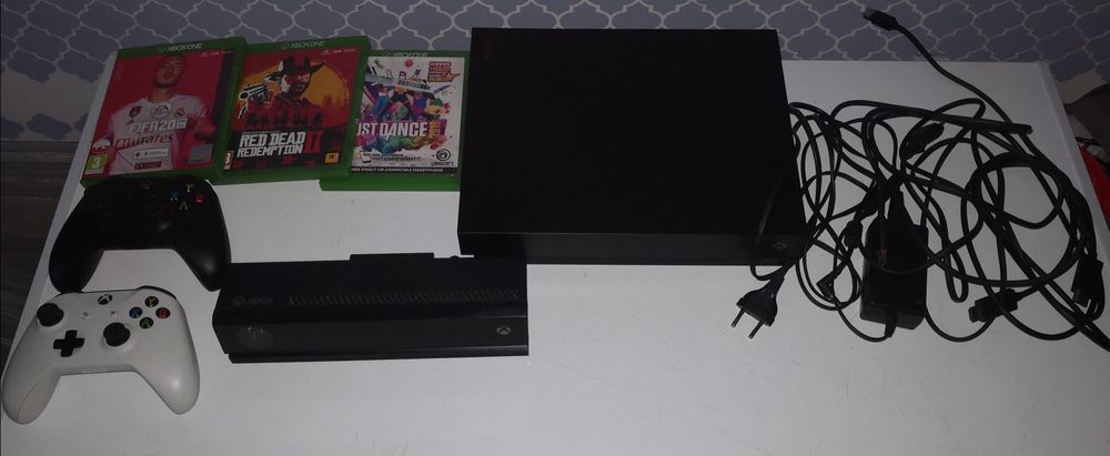 Konsola Xbox One X z Kinectem