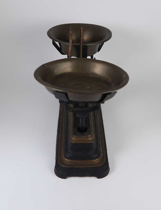 Balança antiga de 2 pratos 500 grs