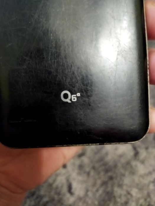 Смартфон LG Q 6 ...