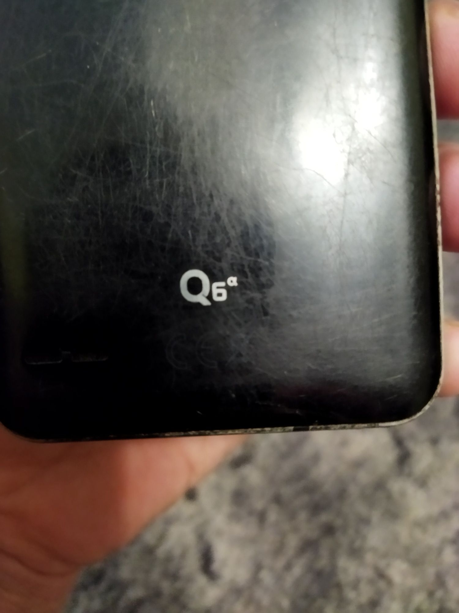 Смартфон LG Q 6 ...