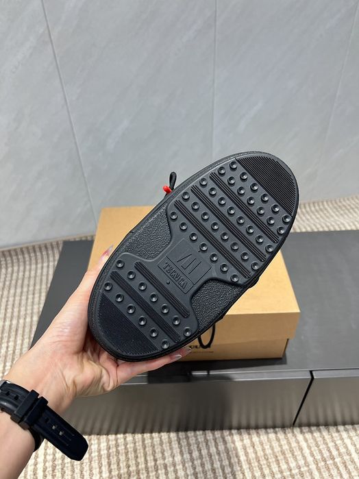 В наявності Moon boot moschino