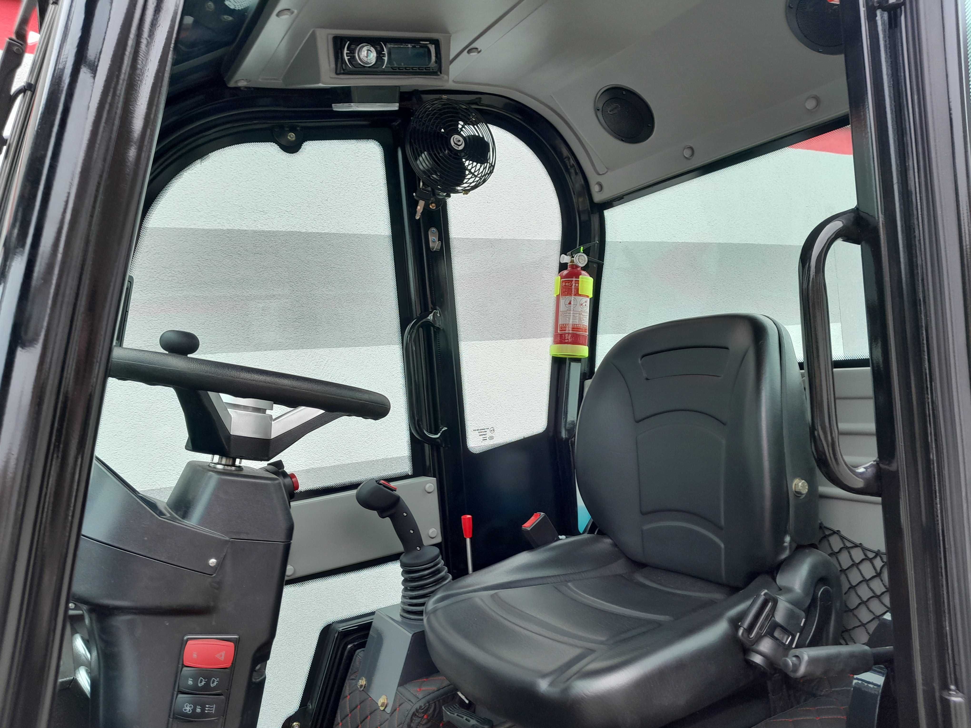 Ładowarka przegubowa WOLF MINI 750 [Silnik PERKINS] z kabiną 2025