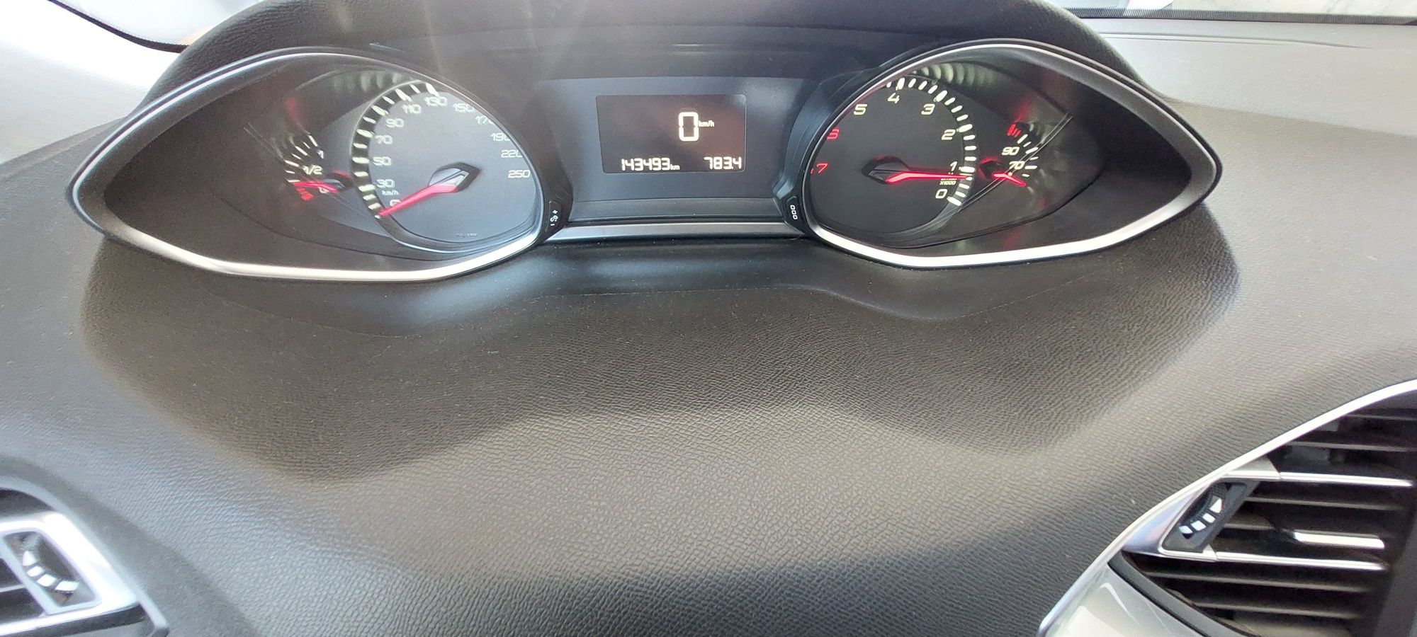 Peugeot 308 1.2 130cv