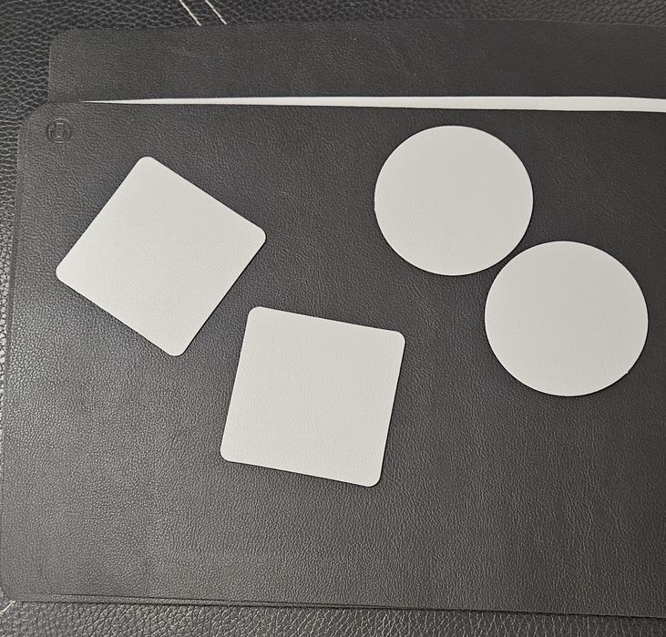 Zestaw 8 skórzanych dwustronnych podkładek na stół